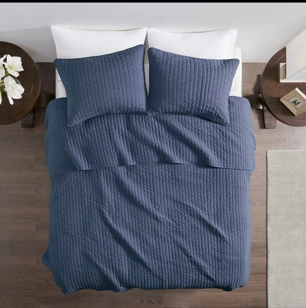 Madison Park Keaton Reversible Coverlet Set in navy, Full/queen